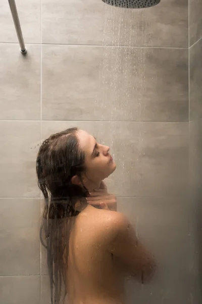 Woman washing body — Stock Photo, Image