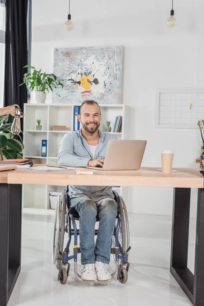 Disabled businessman — Stock Photo, Image