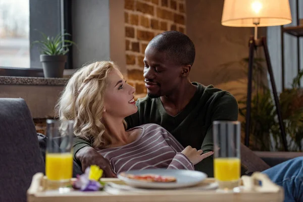 Selective Focus Interracial Couple Looking Each Other Breakfast Home — Free Stock Photo