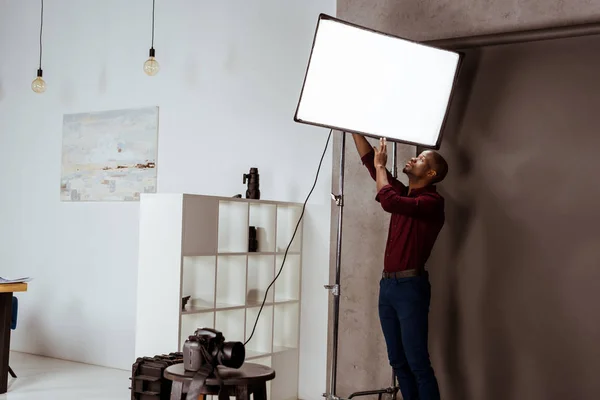 African American Photographer Getting Ready Photoshoot Studio — Stock Photo, Image