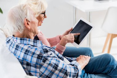 yan görünümü üst düzey çift dijital tablet boş ekran ile birlikte kullanma