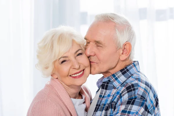 Portrait Senior Man Kissing Happy Wife Looking Camera — Stock Photo, Image