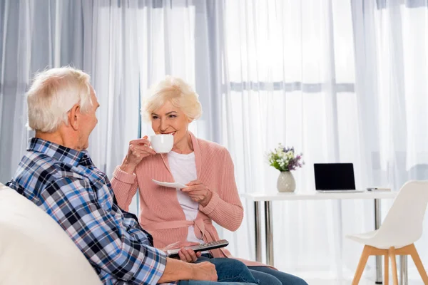 Beautiful Senior Couple Spending Time Together Home — Stock Photo, Image