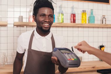barista süre kafede kredi kartıyla ödeme istemci Terminal holding