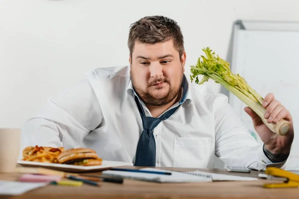 Thoughtful Overweight Businessman Choosing Healthy Junk Food Workplace Office — Stock Photo, Image