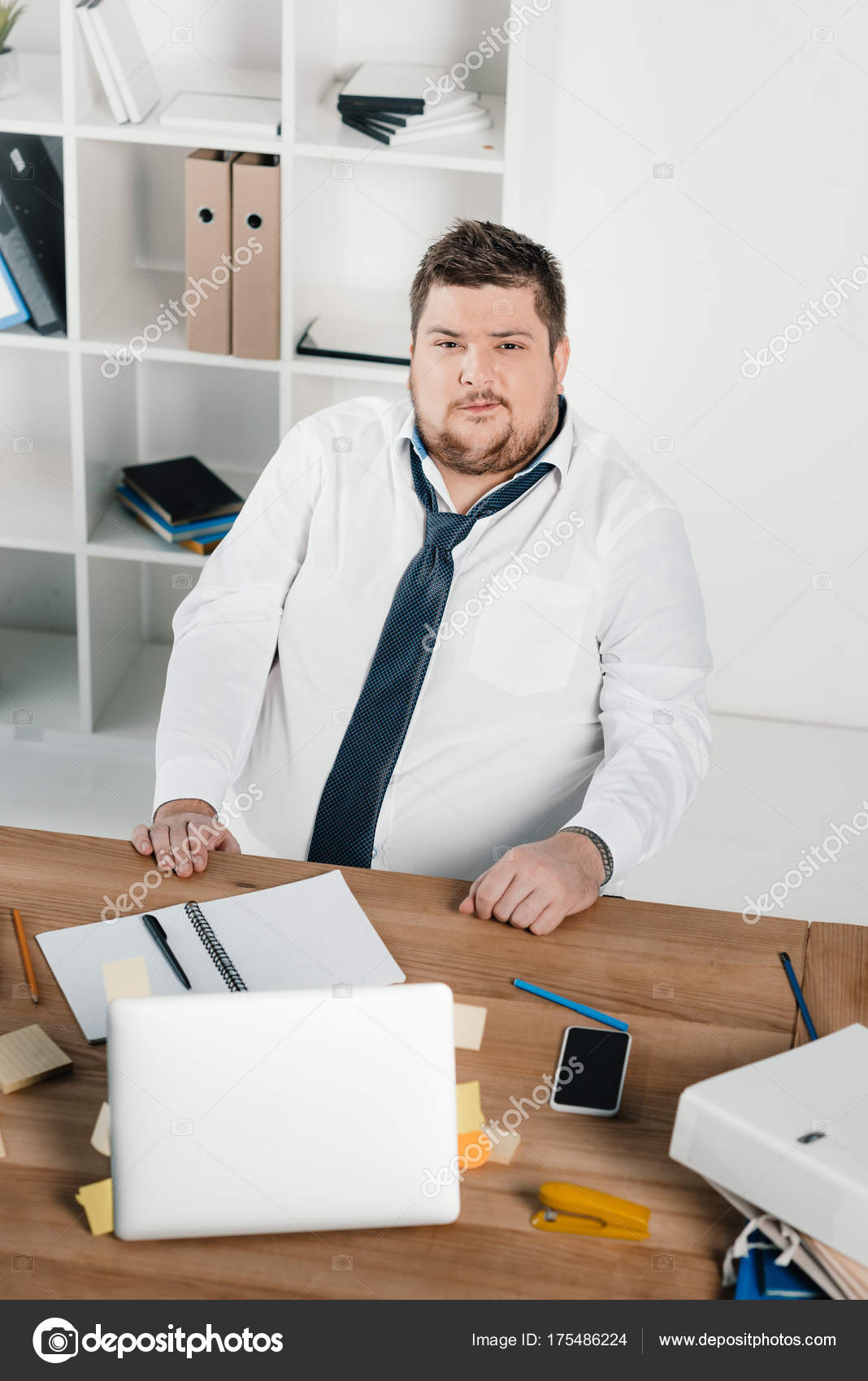 Fat Businessman Working Notepad Laptop Office — Stock Photo