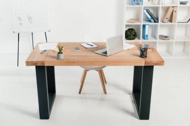 Beyaz Kırtasiye işyeri dizüstü bilgisayar ve ofis