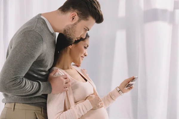 Pregnant Woman Husband Looking Photo Ultrasound Diagnostics — Stock Photo, Image
