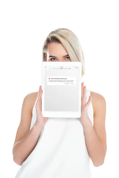 Donna Che Presenta Tablet Digitale Con App Isolato Bianco — Foto Stock