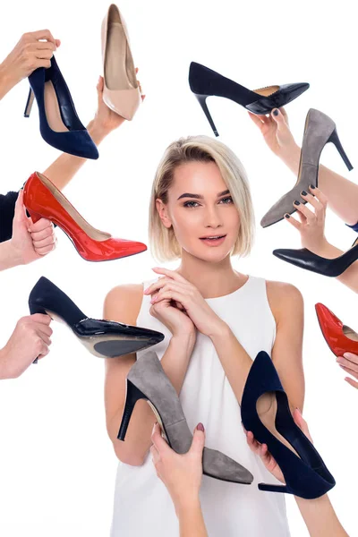Güzel Kız Çok Şık Holding Eller Üzerinde Beyaz Izole Ayakkabı — Stok fotoğraf