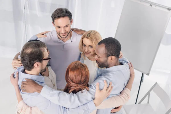 Mature Multiethnic People Standing Circle Embracing Group Therapy — Stock Photo, Image