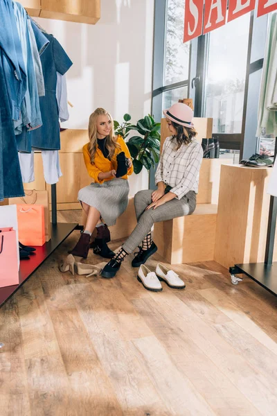 Young Shopping Buddies Choosing Boots Clothing Store — Stock Photo, Image