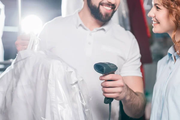 Cropped Shot Dry Cleaning Workers Scanning Bag Clothes — Stock Photo, Image