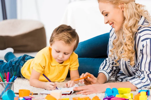 Madre — Foto de Stock