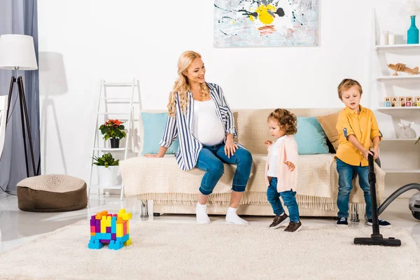 Smiling Pregnant Woman Looking Adorable Little Kids Cleaning Room Vacuum — Stock Photo, Image