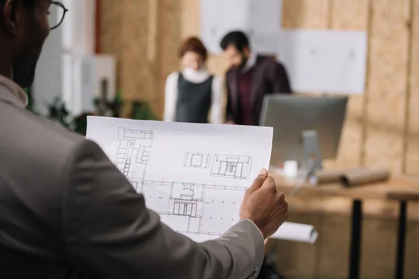 Cropped Shot Architect Discovering Plan Blurred Colleagues Working Background — Stock Photo, Image