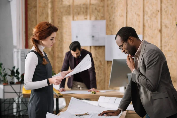 Focused Team Architects Working Together Modern Office — Stock Photo, Image