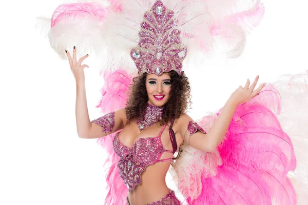 Leende Flicka Poserar Karneval Kostym Med Rosa Fjädrar Isolerad Vit — Stockfoto