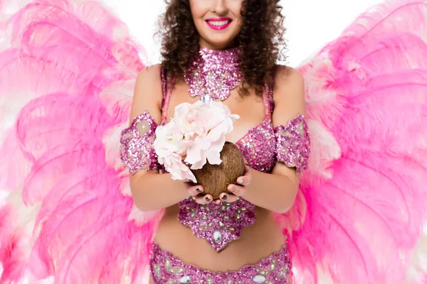 Imagen Recortada Mujer Traje Carnaval Sosteniendo Coco Con Flores Manos — Foto de stock gratis
