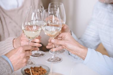 masada otururken tezahürat arkadaş kırpılmış görüntü 