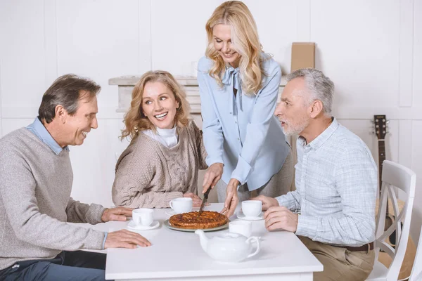 Woman Cutting Pie Table While Friends Sitting — Stock Photo, Image