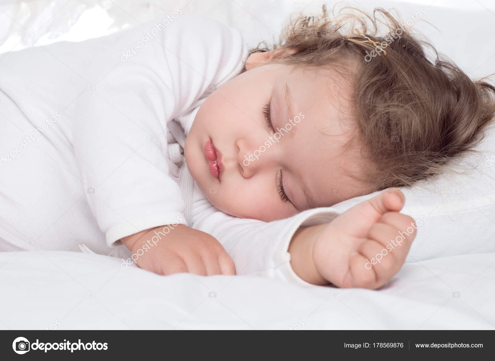 Little Adorable Baby Girl Sleeping Bed — Stock Photo © IgorVetushko