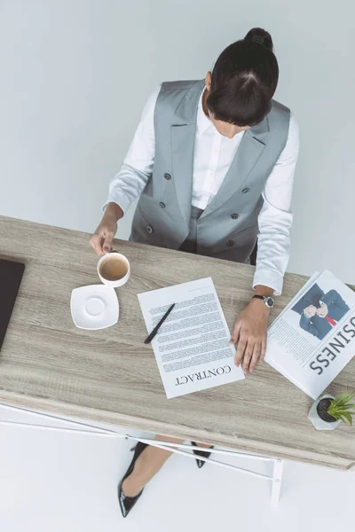 Overhead View Businesswoman Drinking Coffee Reading Contract Isolated Gray — Stock Photo, Image