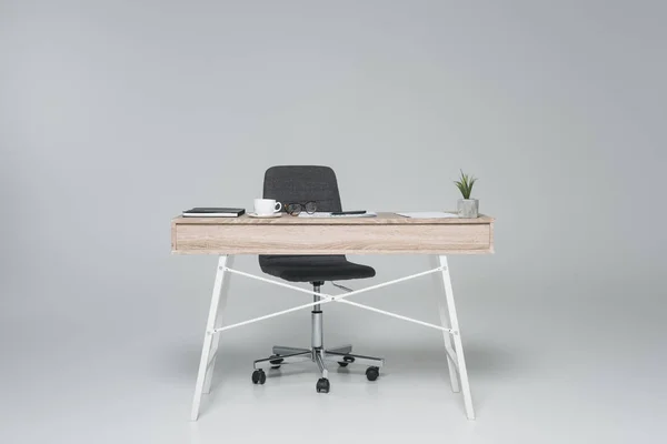 Mesa Oficina Con Silla Vacía Gris — Foto de Stock