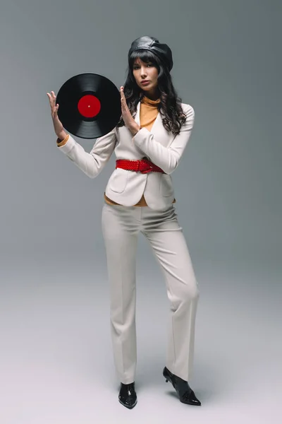 Attractive Brunette Woman White Suit Holding Vinyl Gray — Free Stock Photo