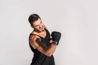 agresif çığlık fighter hit gri izole yapma