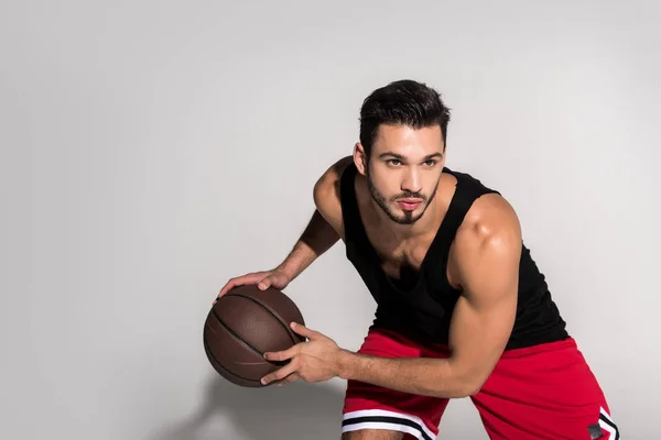 Focused Young Athletic Man Playing Basketball White — Stock Photo, Image