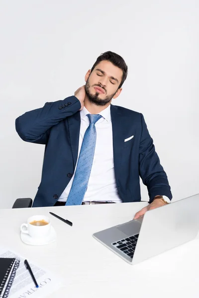 Joven Empresario Con Los Ojos Cerrados Que Sufre Dolor Cuello — Foto de Stock