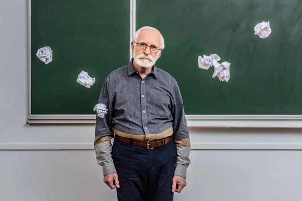 Senior Lecturer Standing Falling Crumpled Pieces Paper — Free Stock Photo