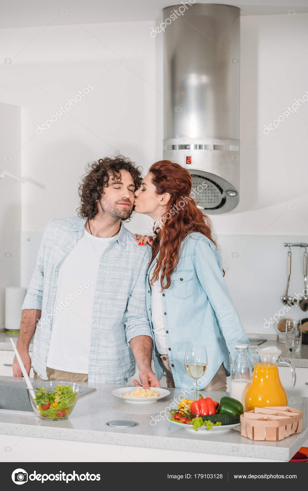 dating με φίλο φιλενάδα