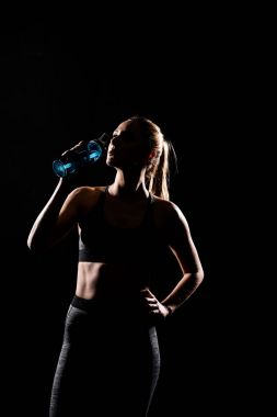 siluet siyah izole şişe sporcumuz içme suyu