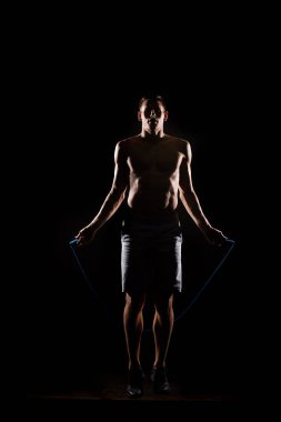 siyah üzerine ip atlama ile atlama sporcu silüeti