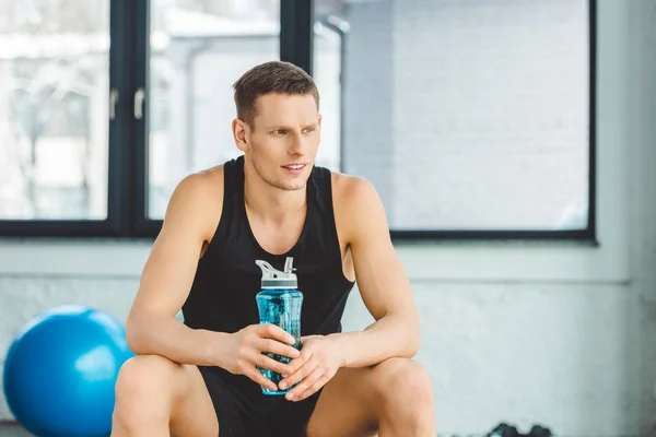 Portrait Sportsman Water Bottle Resting Training Gym — Stock Photo, Image