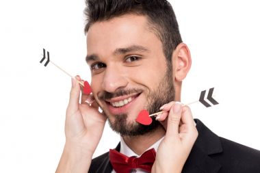 kız erkek Sevgililer oklarla dokunmadan kırpılmış görüntü üzerinde beyaz izole