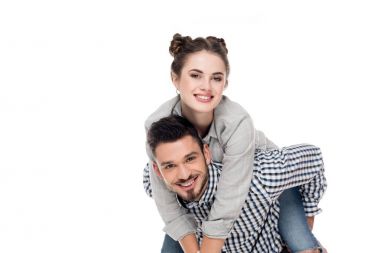 Sırtımda beyaz izole kız vererek erkek gülümseyen