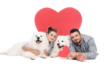 Köpekler beyaz, Sevgililer günü kavramı üzerinde yatan Çift