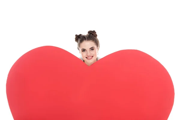 Lächelndes Mädchen Das Aus Einem Großen Herzen Auf Weißem Valentinstag — Stockfoto