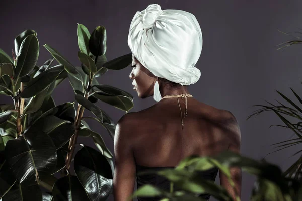 Rear View Sensual Young African American Woman White Wire Head — Stock Photo, Image