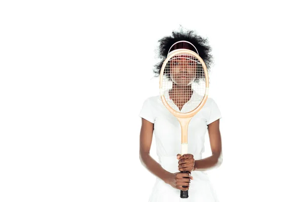 Tenistka Drží Raketu Před Obličejem Izolované Bílém — Stock fotografie