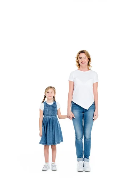 Sonrientes Mamá Hija Tomados Mano Aislados Blanco — Foto de Stock