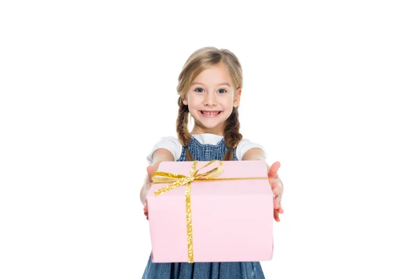 Adorabile Bambino Con Scatola Regalo Rosa Isolato Bianco — Foto Stock