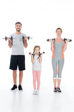 Sportif anne ve kızı beyaz izole dumbbells ile