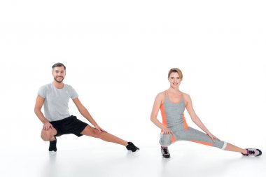 Sportif çift üzerinde beyaz izole eğitim önce ısınma