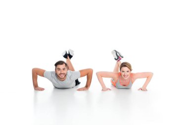 itme yapıyor atletik çift ups birlikte beyaz izole