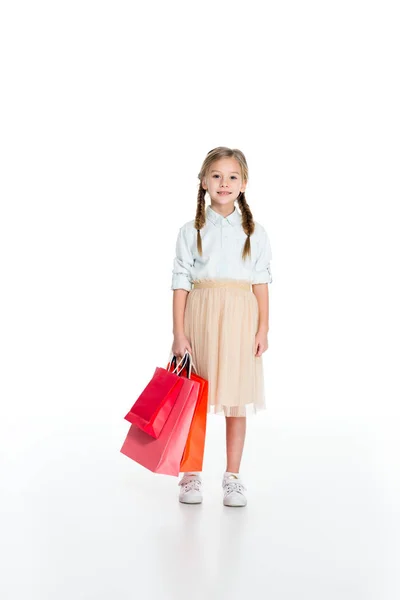 Bambino Sorridente Con Borse Della Spesa Mano Isolato Bianco — Foto Stock