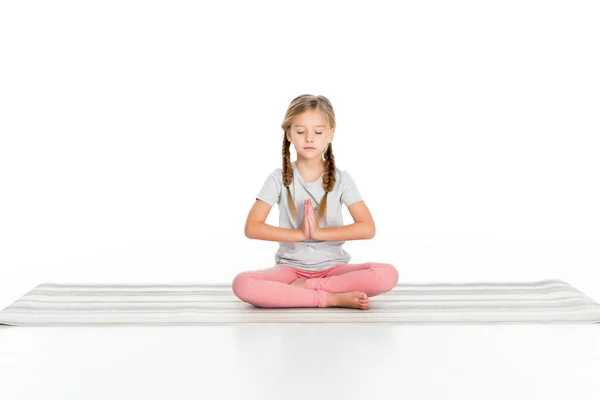 Niño Sentado Posición Loto Estera Yoga Aislado Blanco — Foto de Stock